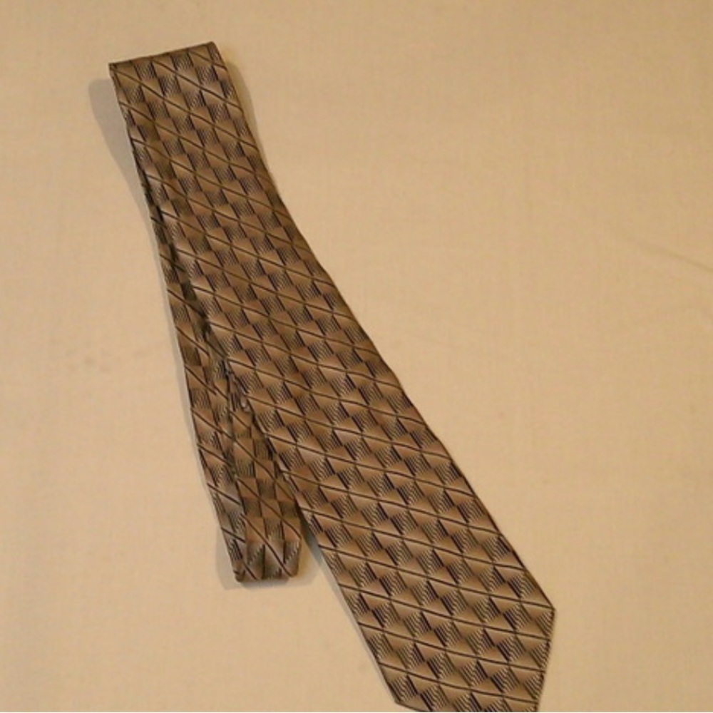 Insignia 100% Silk Geometric Print Tie